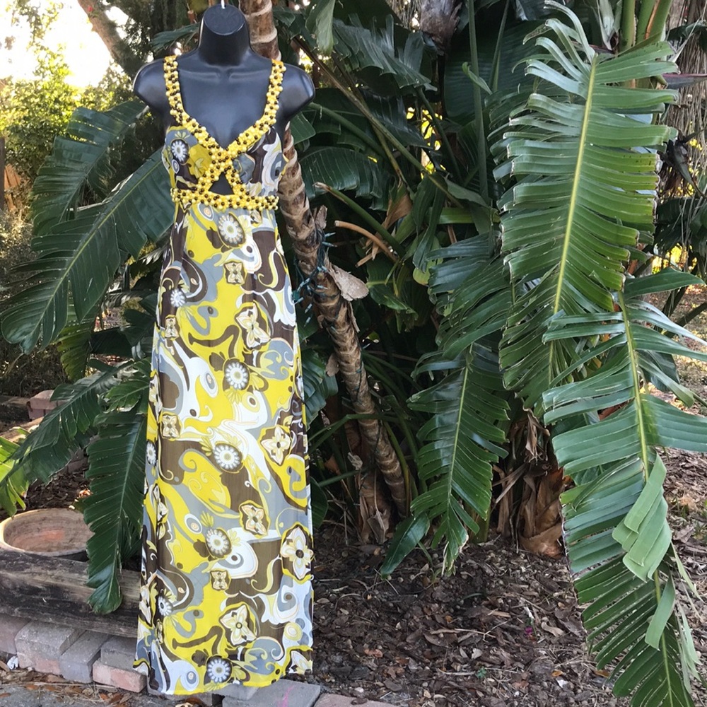 Retro look chiffon and Pearl maxi dress